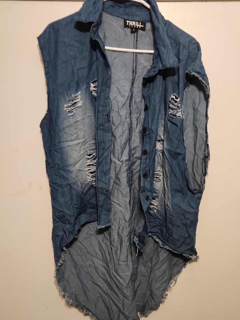 Thrill Distressed Sleeveless Denim Button-Down Shirt - Blue
